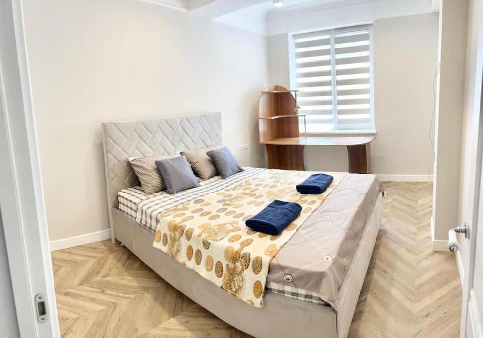 Very Large Apartment For Family! On Milestiu! Chişinău Esterno foto