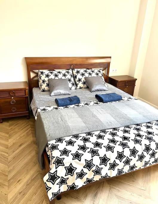 Very Large Apartment For Family! On Milestiu! Chişinău Esterno foto